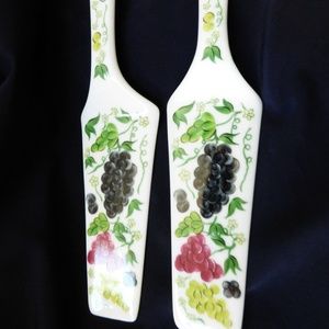 Set of 2 porcelain pie cake server grape pained pattern